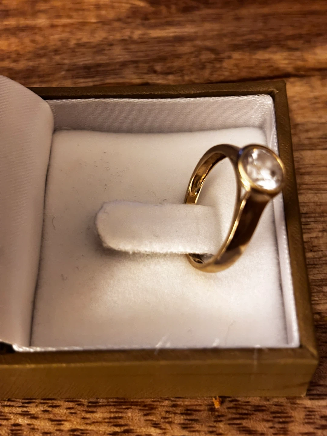 10K Gold ring with clear stone/Diamonelle - photo 2