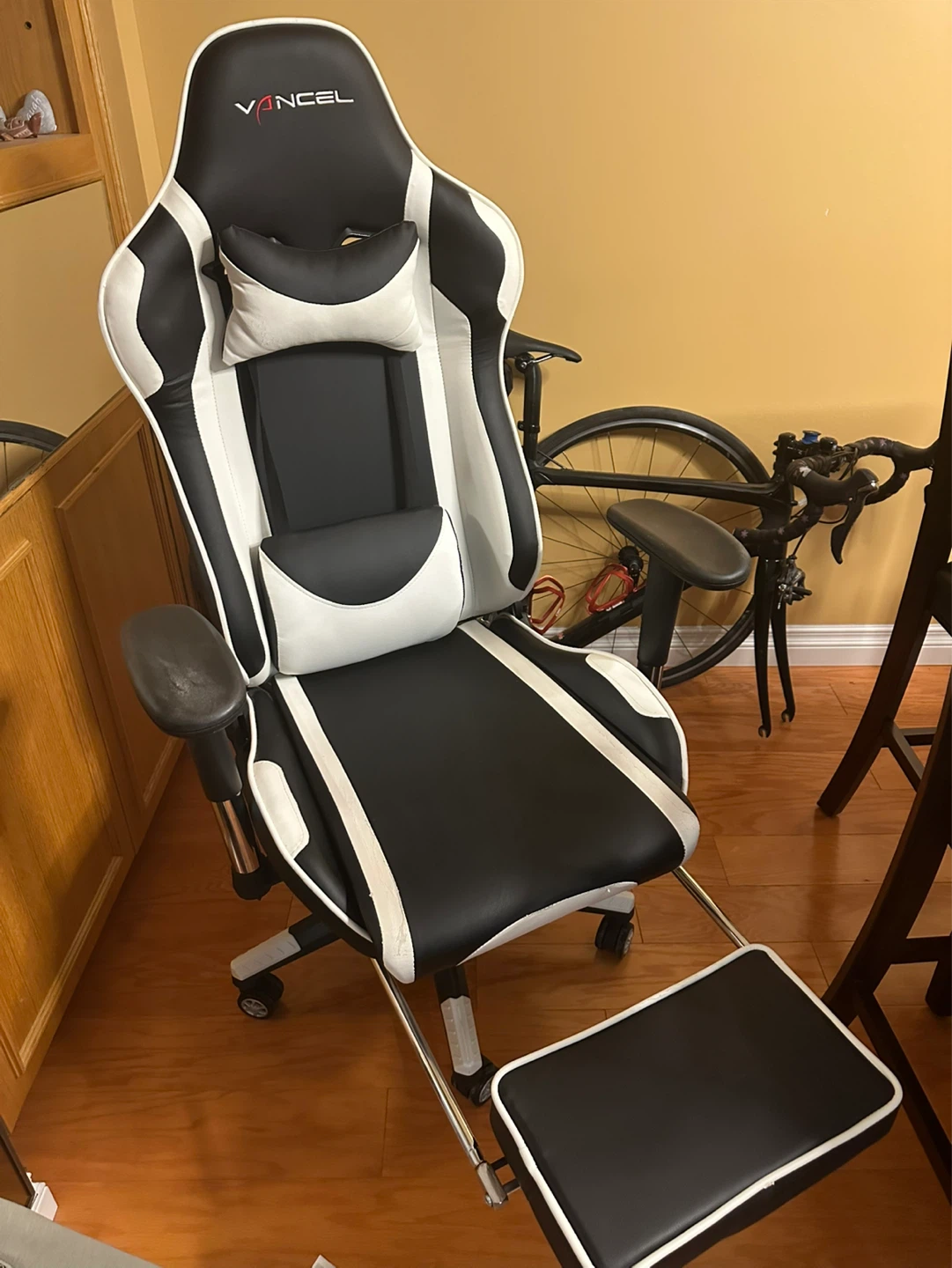 VANCEL Gaming Chair with Footrest - photo 4