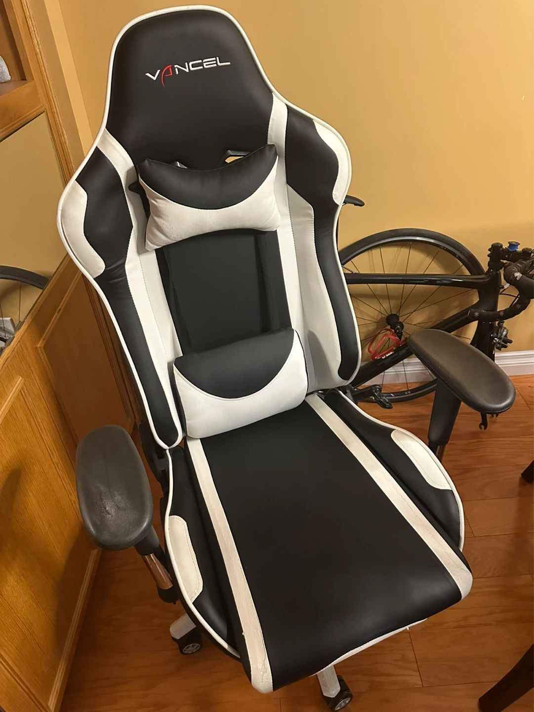 VANCEL Gaming Chair with Footrest - photo 3