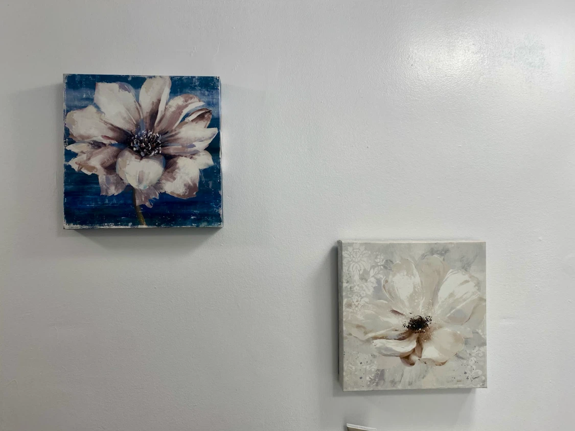 2 Flower Paintings on Canvas - photo 2