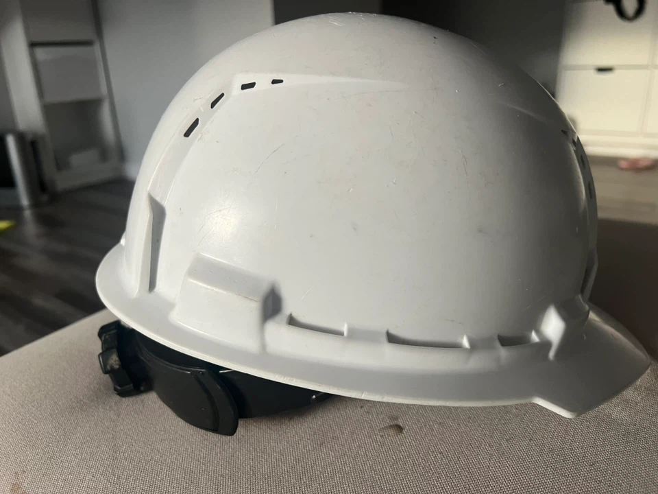 Milwaukee hard hat with headlamp holder - photo 4