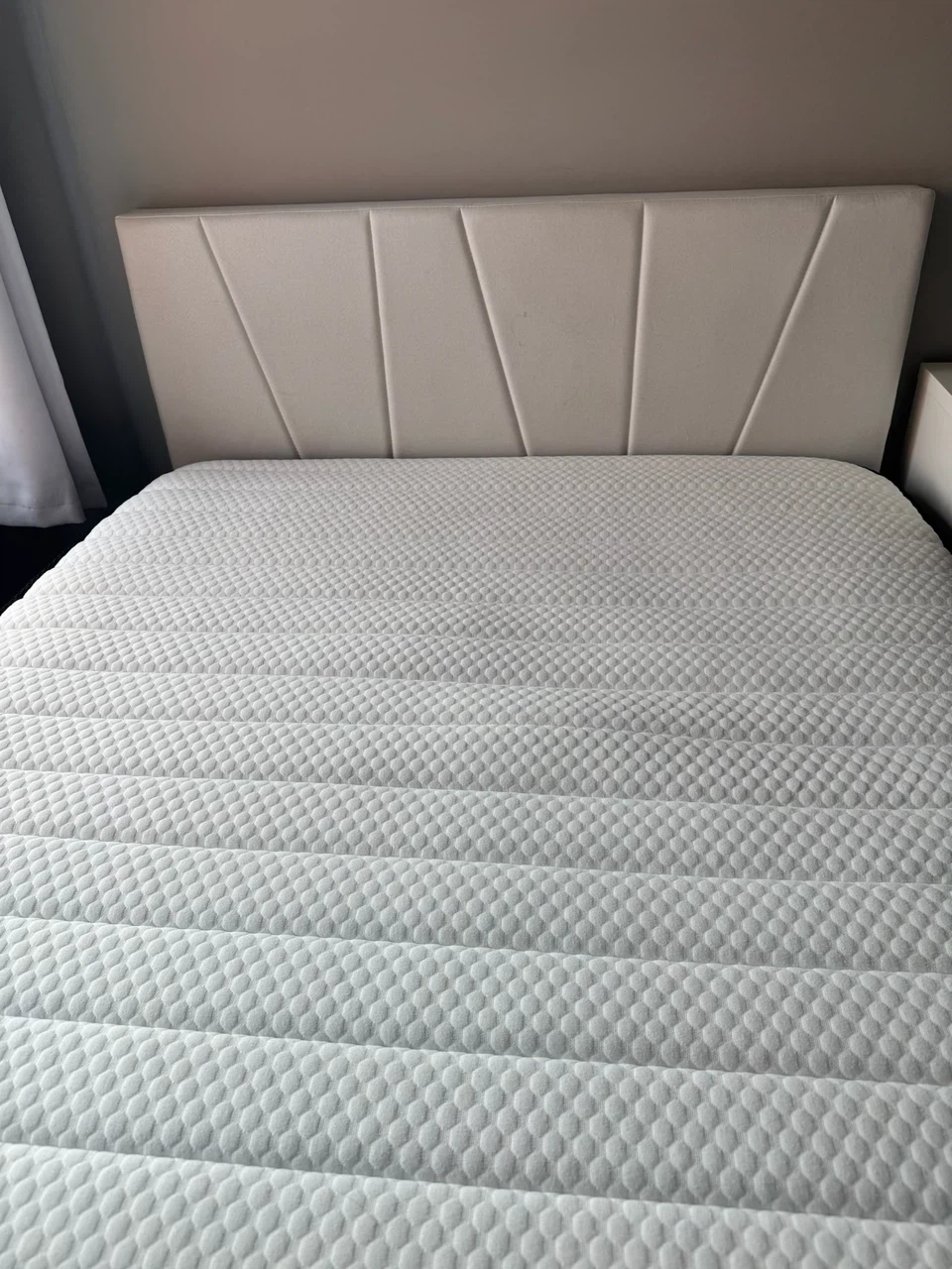 Full size Mattress with White Headboard - photo 2