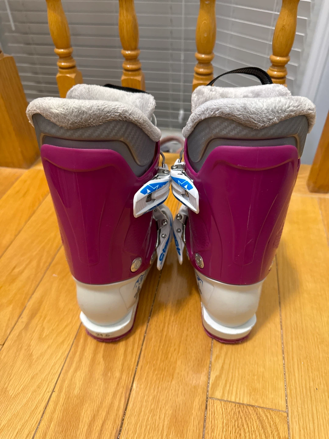 Nordica Little Belle 3 Ski Boots - Kids Size - photo 3