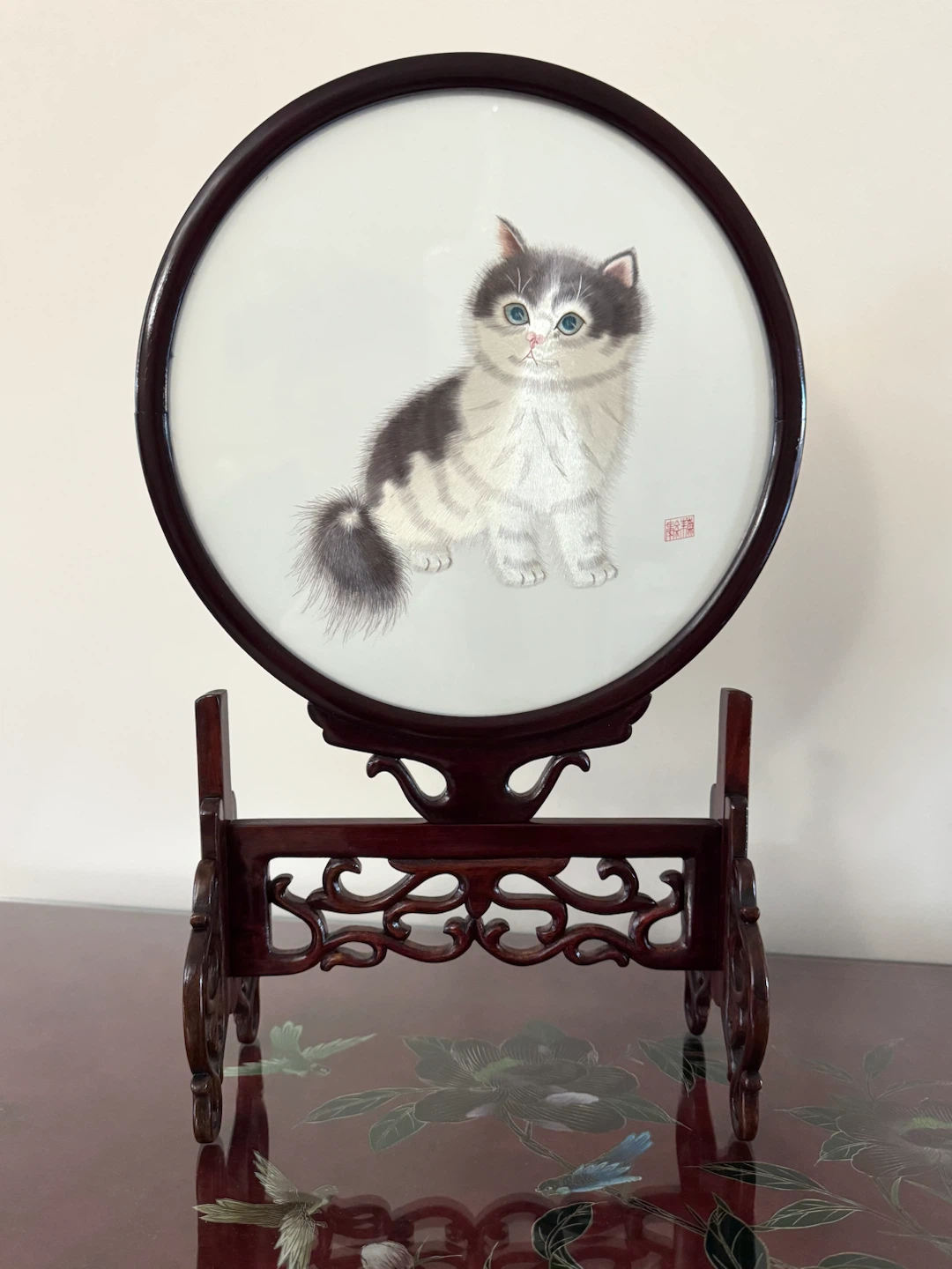 Double-Sided Chinese Embroidery Cat Artwork + Carved Wood Stand - photo 2