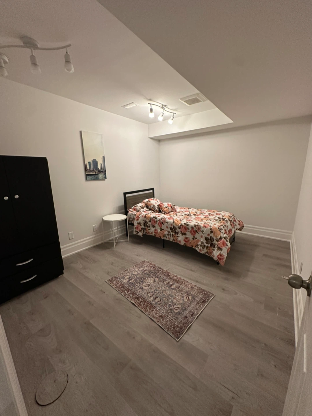 Bedroom Furniture Set - Wardrobe, Bed & Rug - photo 2