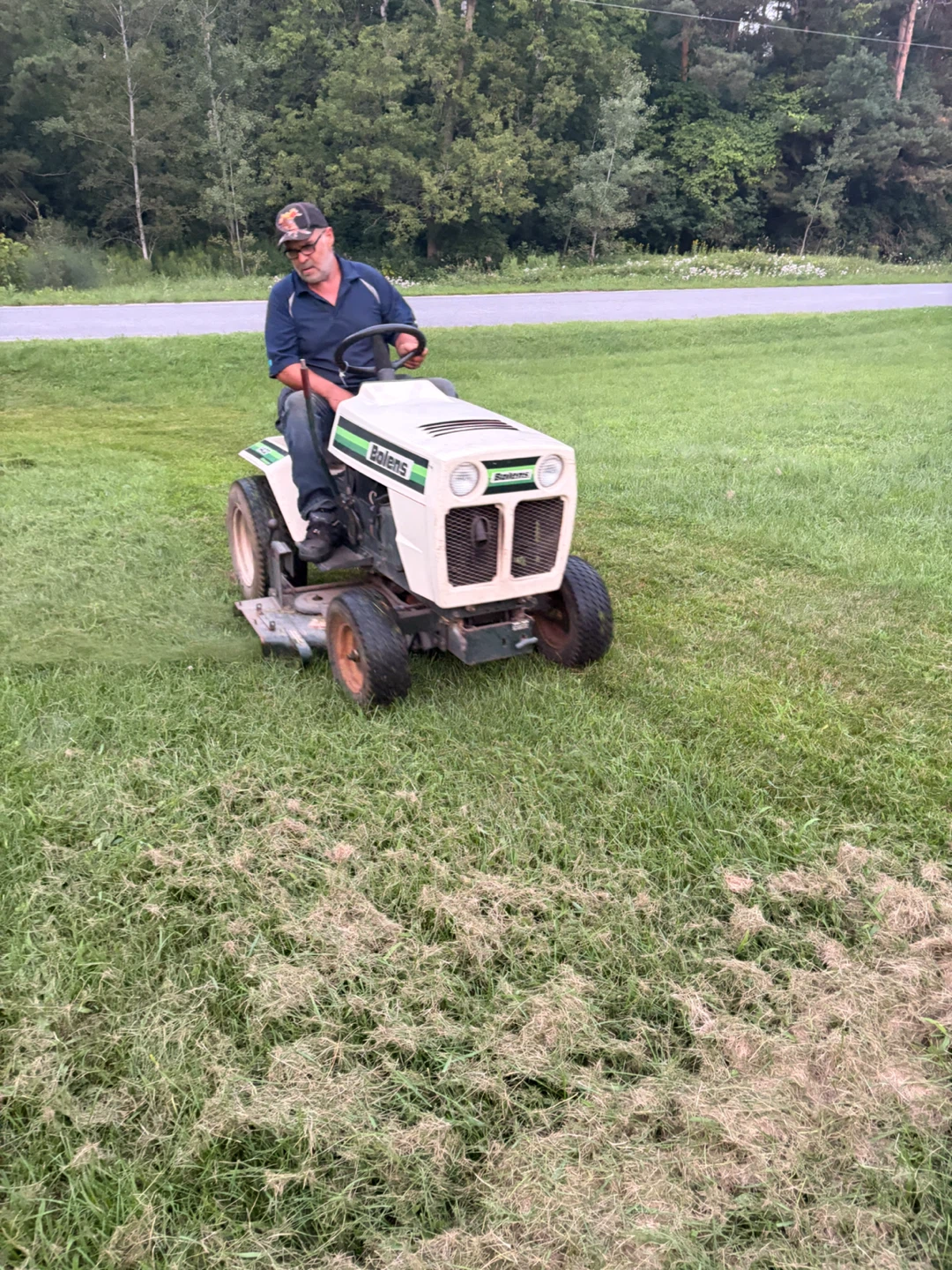 Bolens 1402 Riding Mower - photo 2