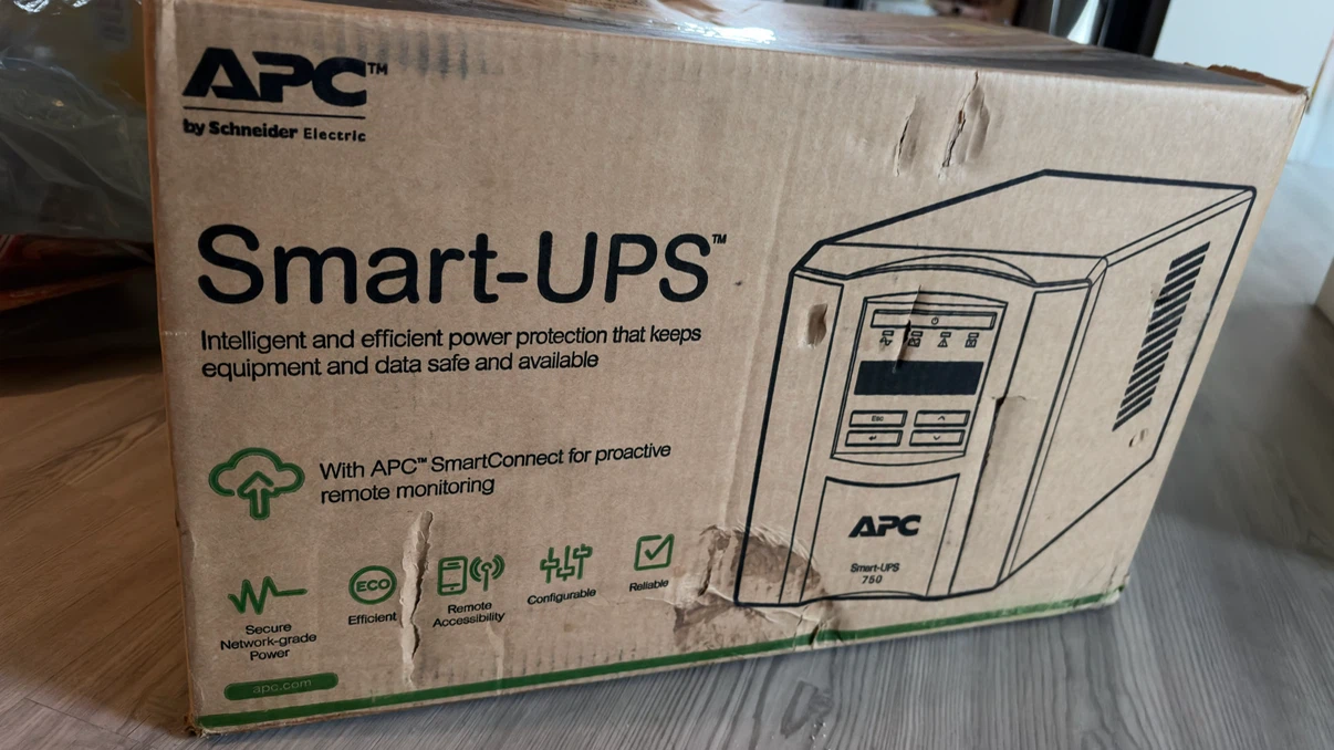 APC Smart-UPS 750 SMT750C - Unused (Needs New Battery)