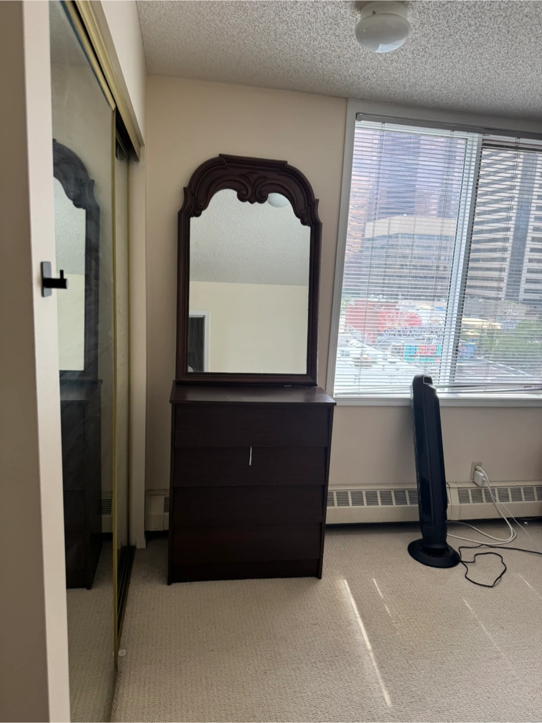 Room for rent in 3 bedroom - Chinatown (Downtown view) - photo 2