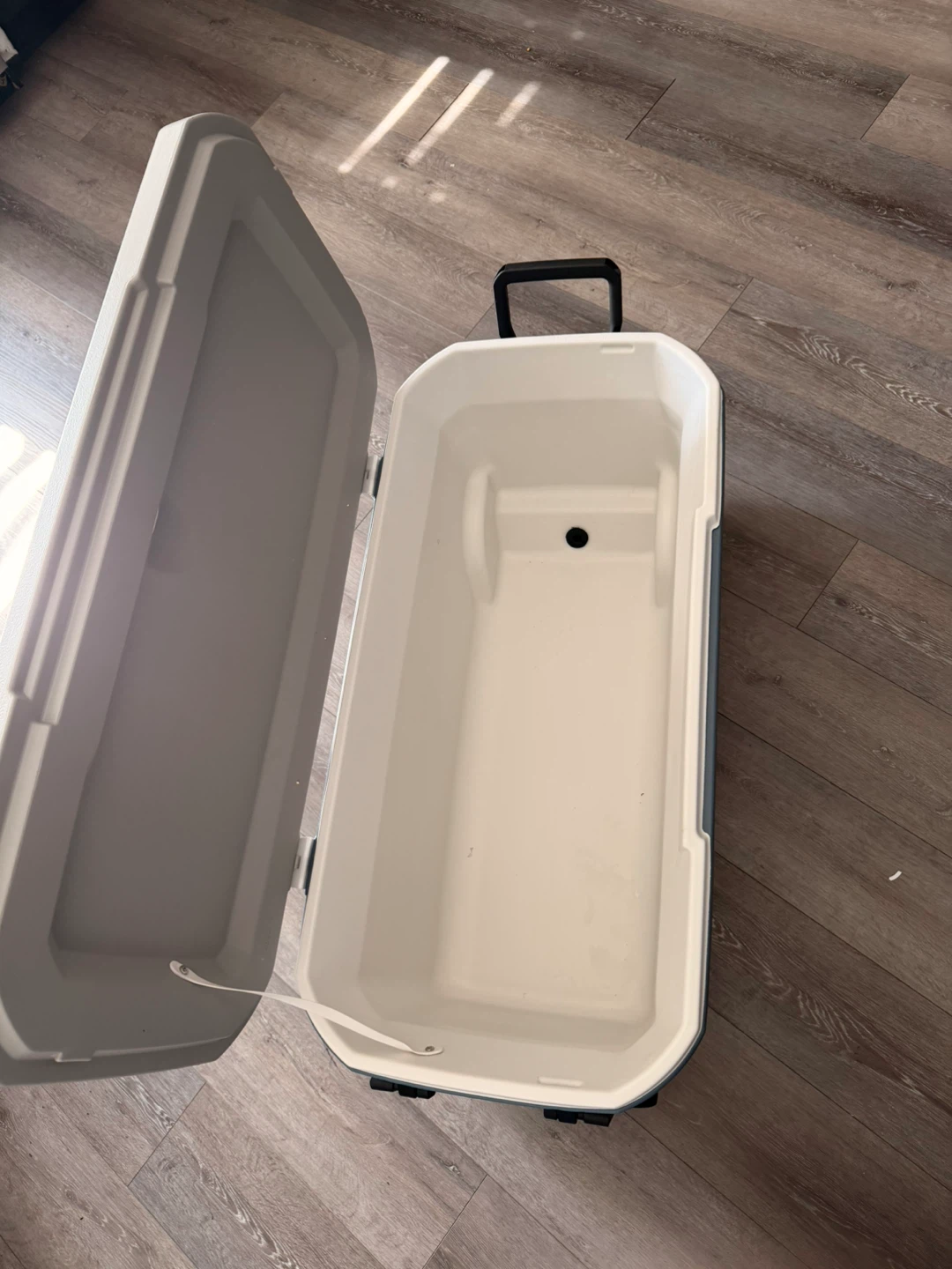 Coleman 100 Quart Classic Wheeled Cooler(NEVER USED) - photo 4