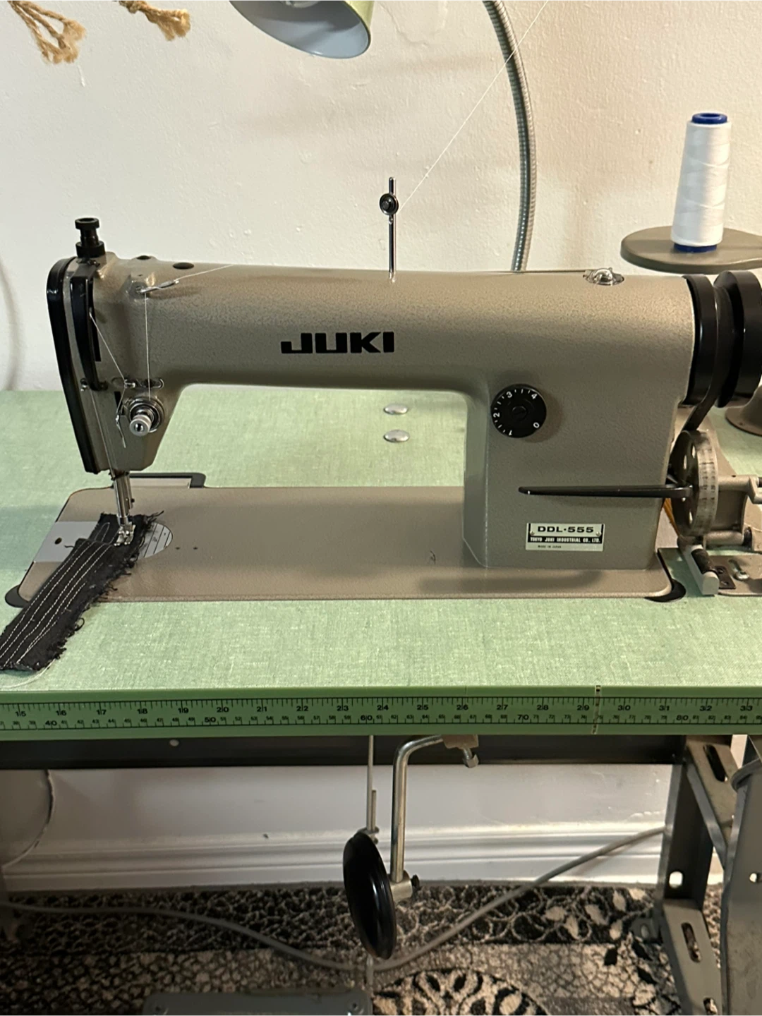 Juki DDL-555 Industrial Sewing Machine