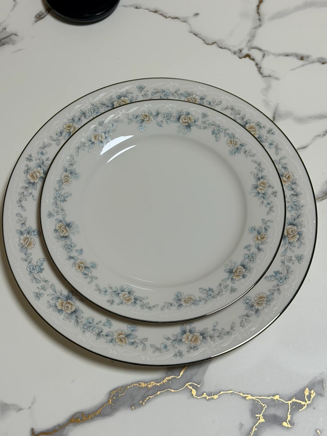 Floral Dinnerware Set for 12 - photo 2