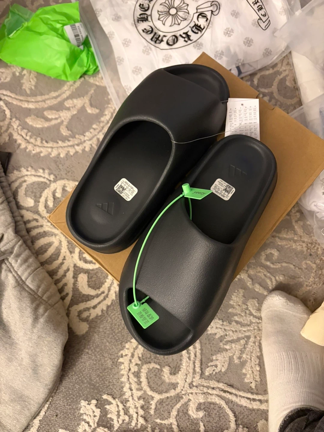 Adidas Yeezy Slide - photo 2