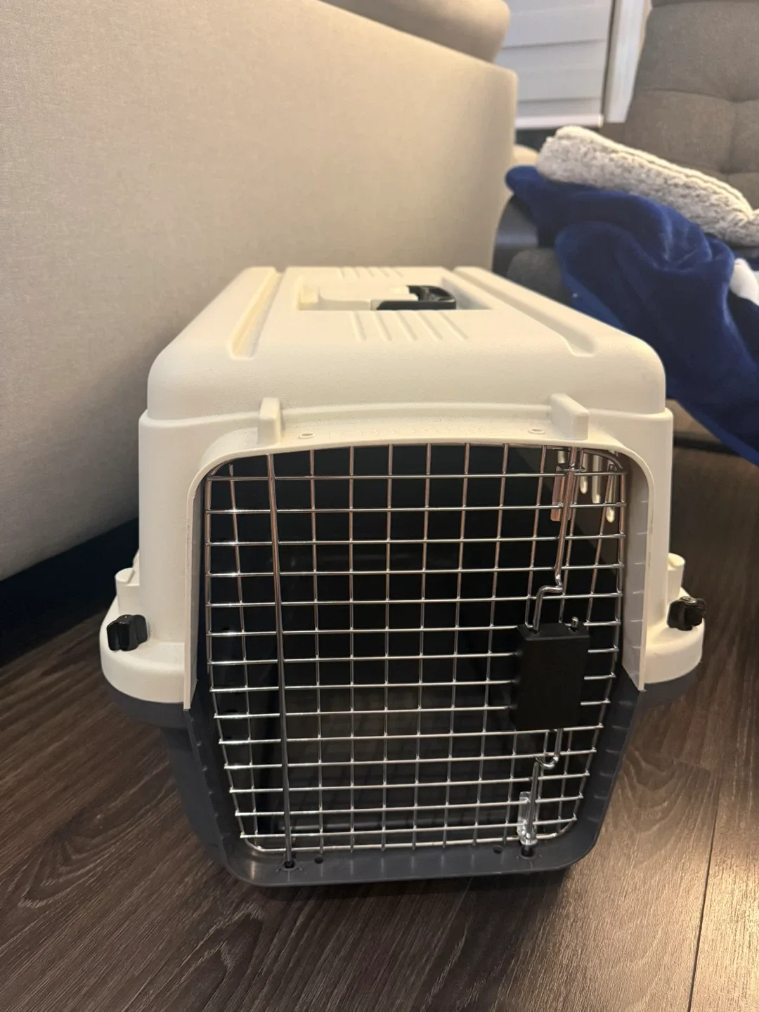 Essentials Plastic Pet Carrier 24 in