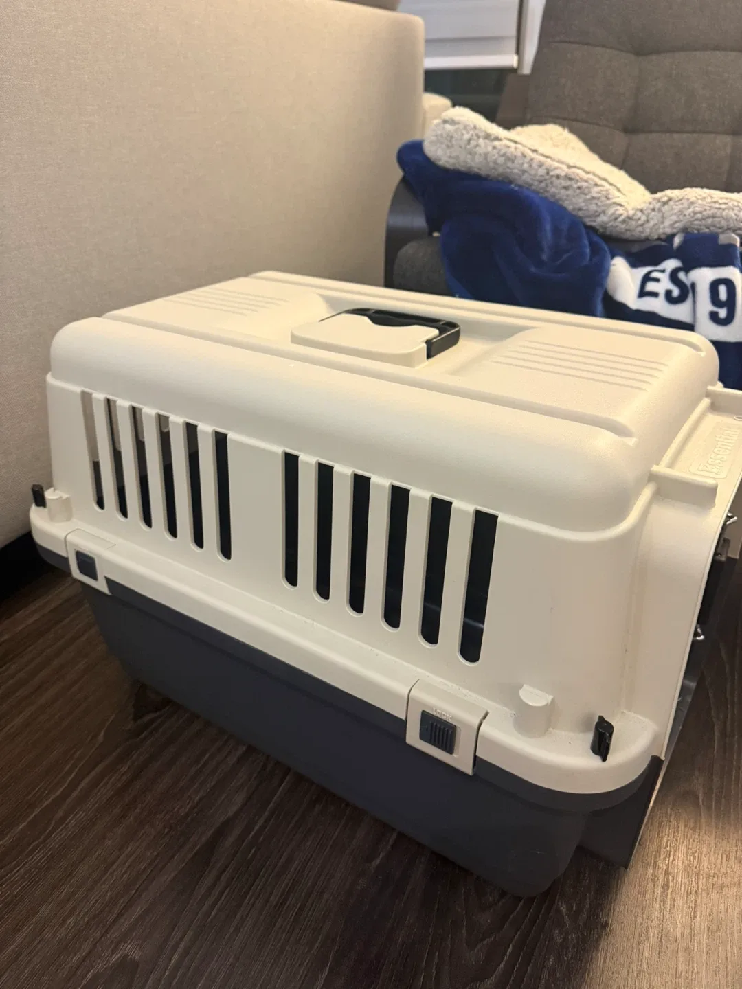 Essentials Plastic Pet Carrier 24 in - photo 2