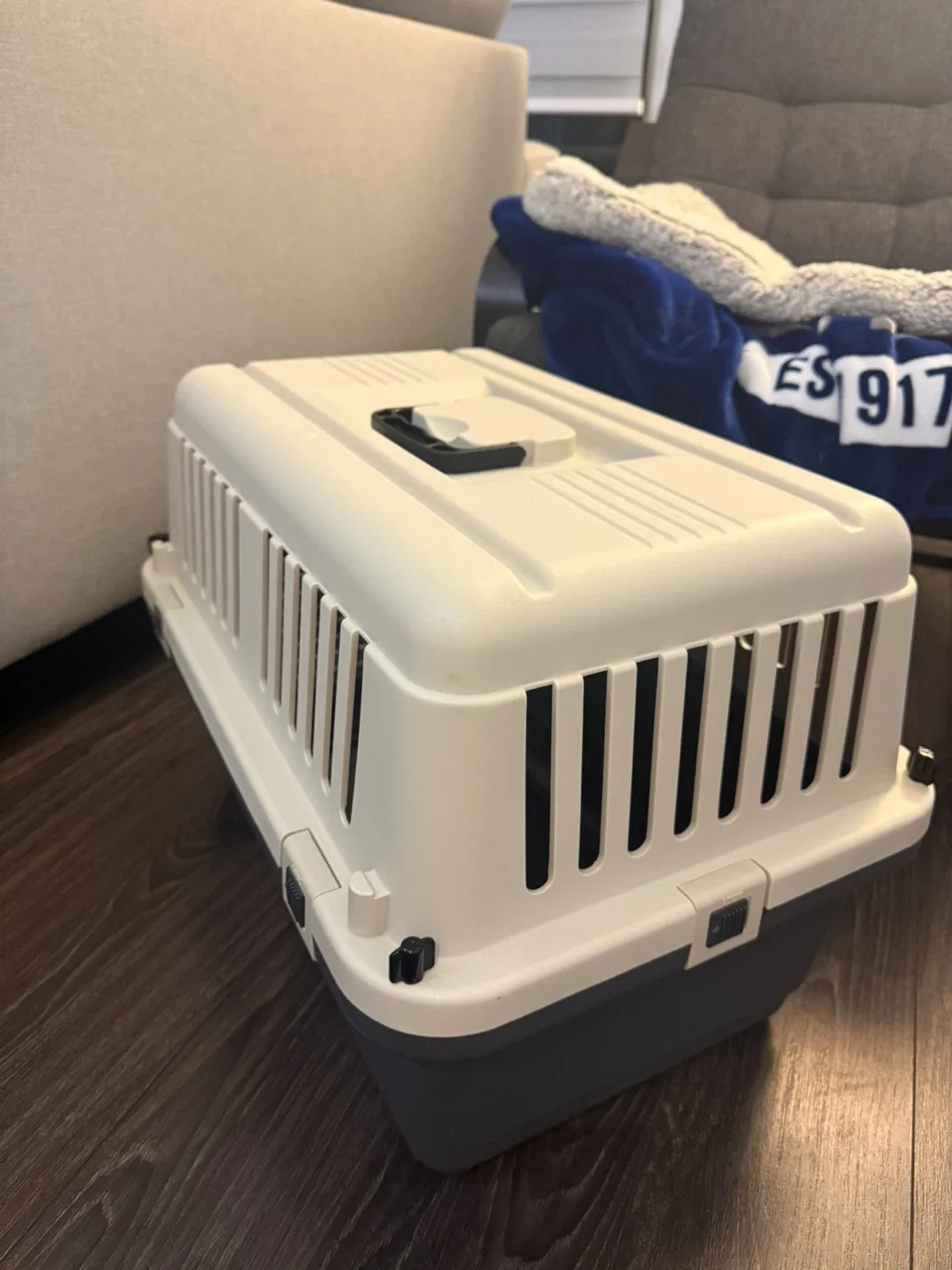 Essentials Plastic Pet Carrier 24 in - photo 3