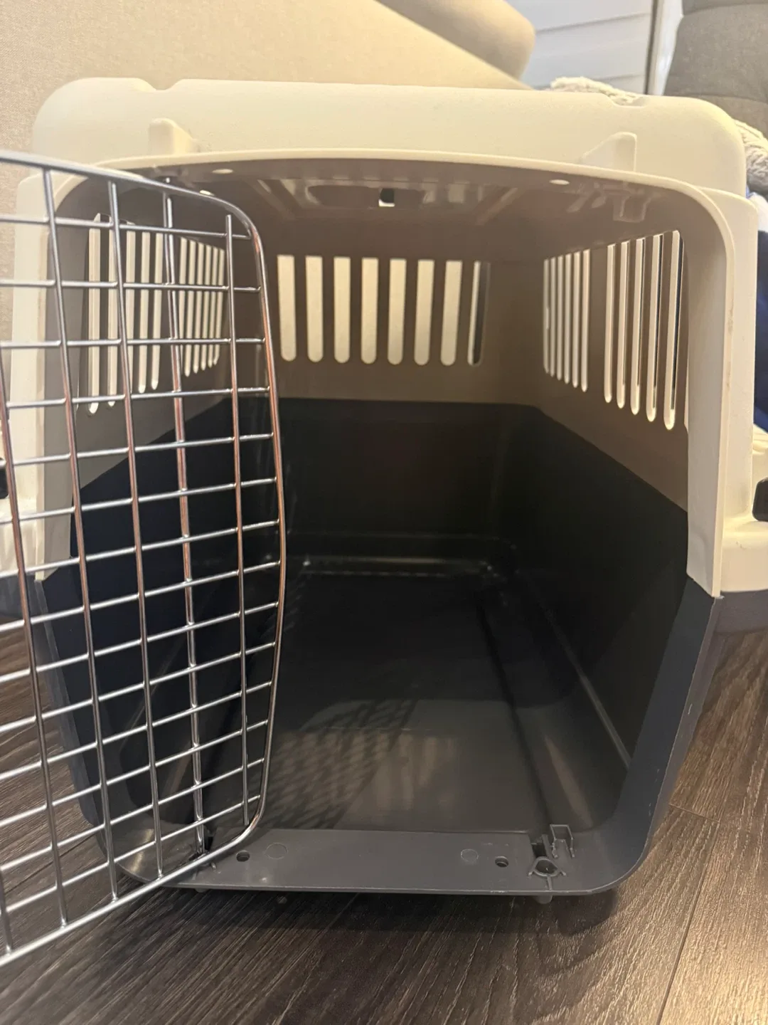 Essentials Plastic Pet Carrier 24 in - photo 4