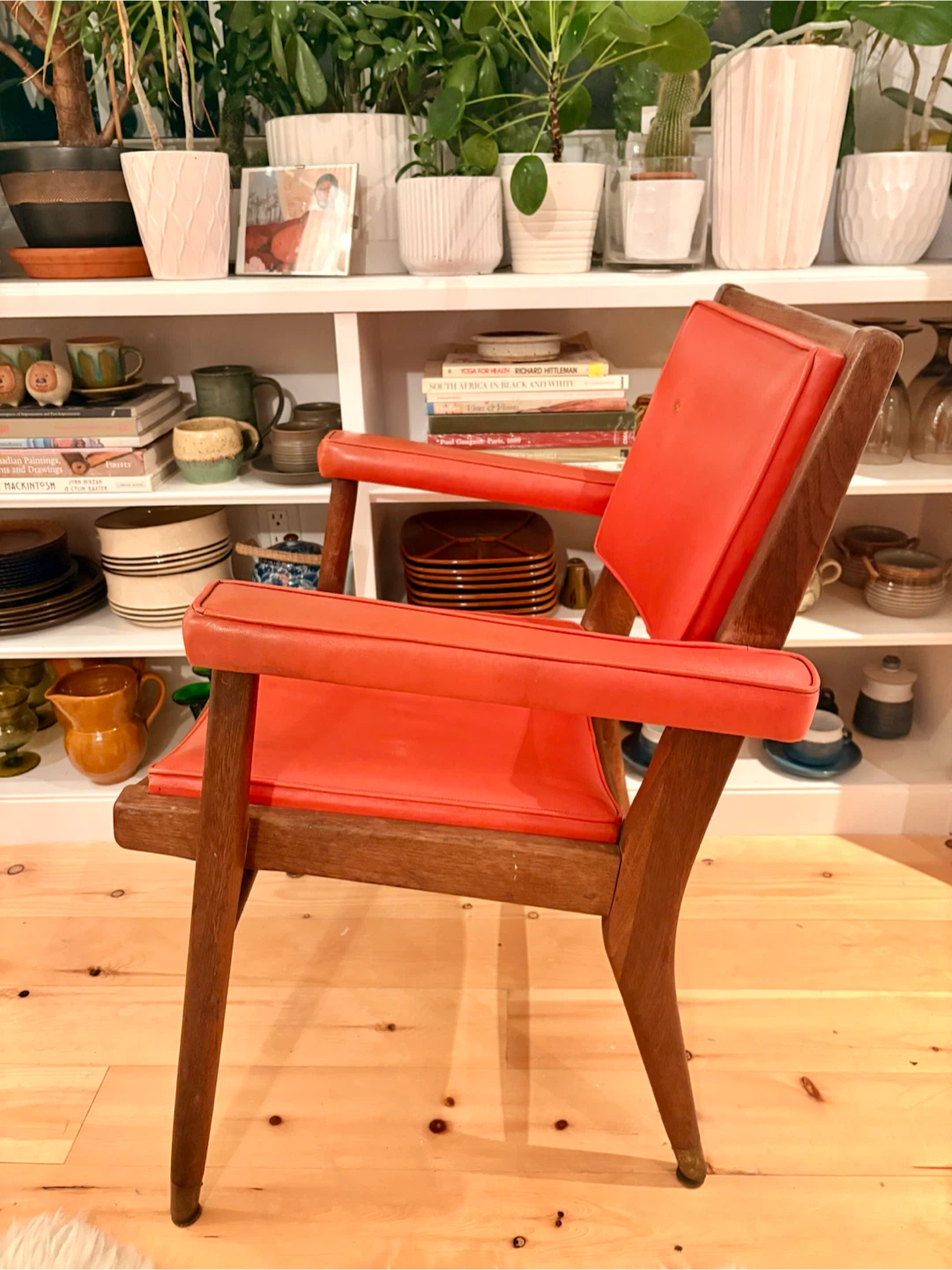 Vintage Accent Chair with Red Upholstery - photo 3
