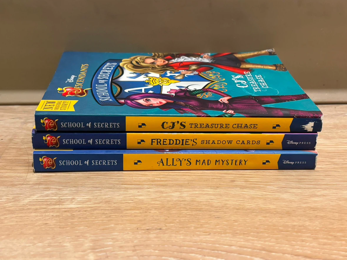 Disney Descendants: School of Secrets Book Bundle – 3 Books