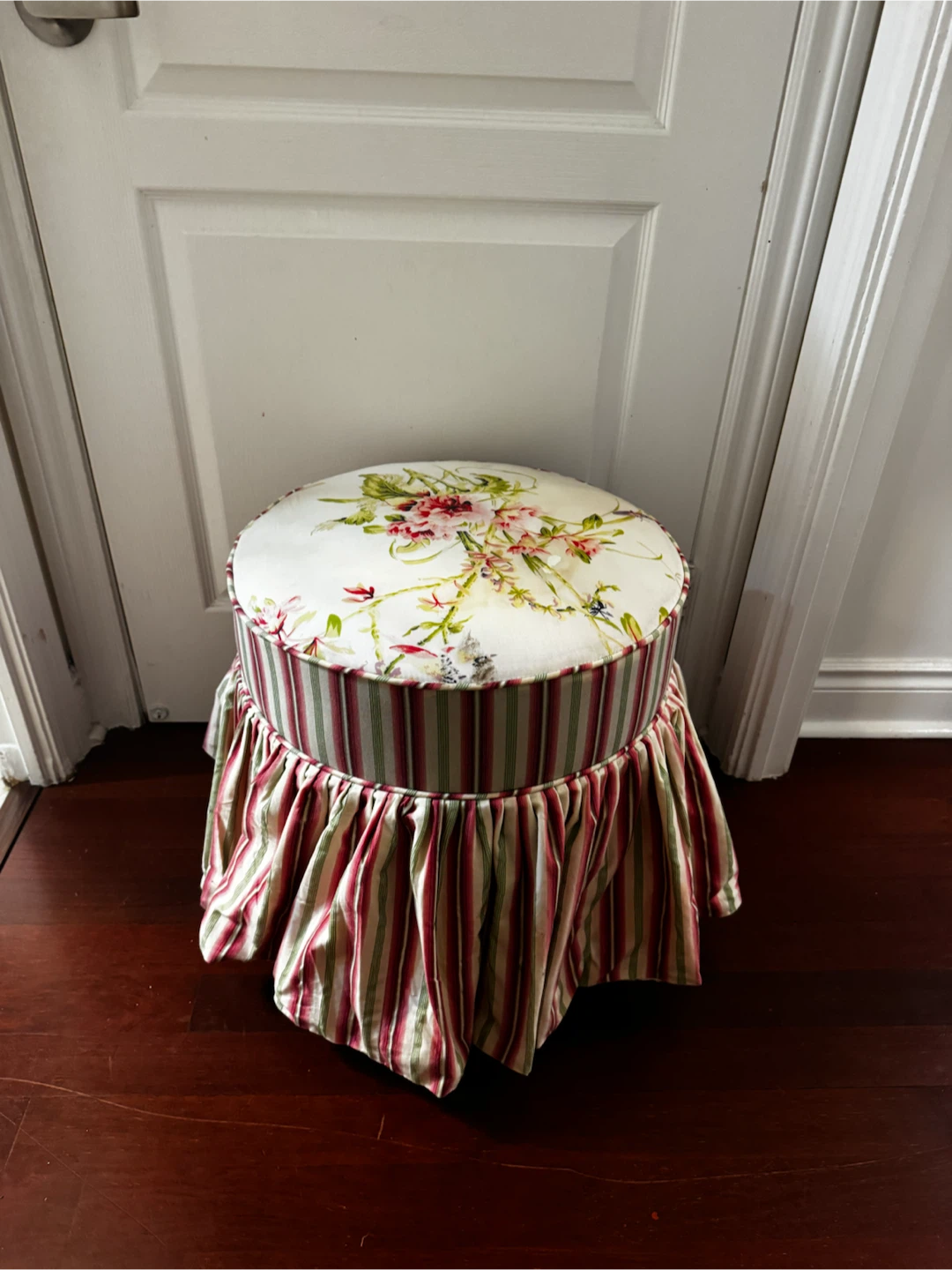 Vanity Stool with Wheels