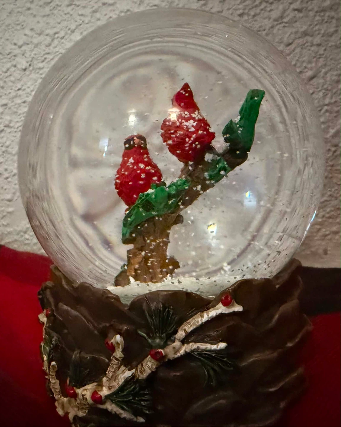 Cardinal snow globe