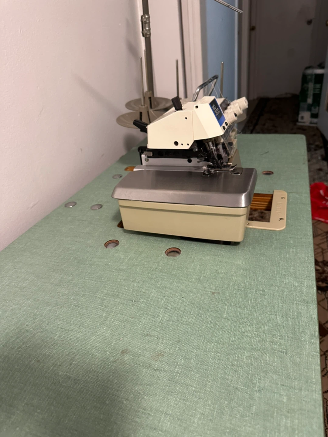 JUKI MO-2514 Industrial Serger Sewing Machine - photo 5