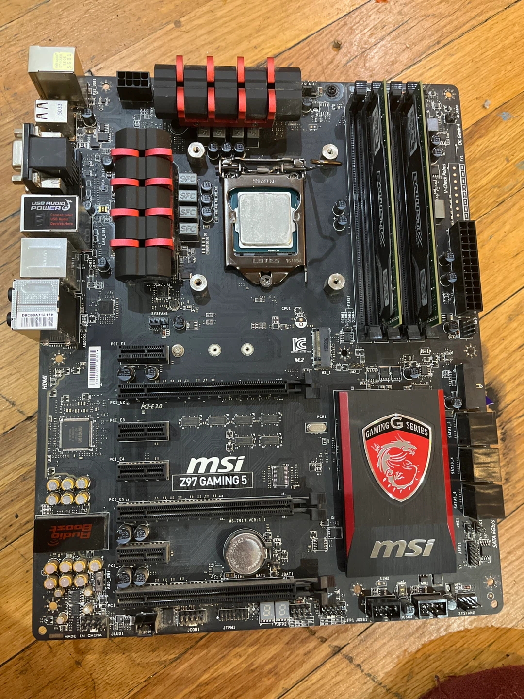 motherboard with cpu and two ram sticks