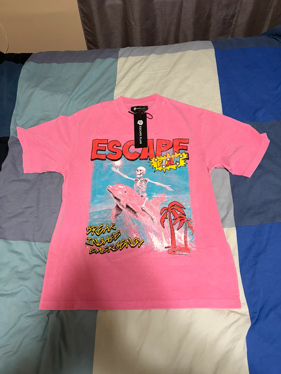 Escape Plan Pink Graphic T-Shirt Large
