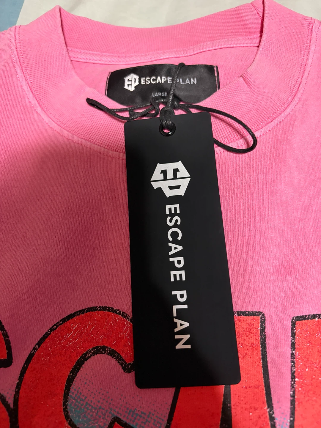 Escape Plan Pink Graphic T-Shirt Large - photo 2