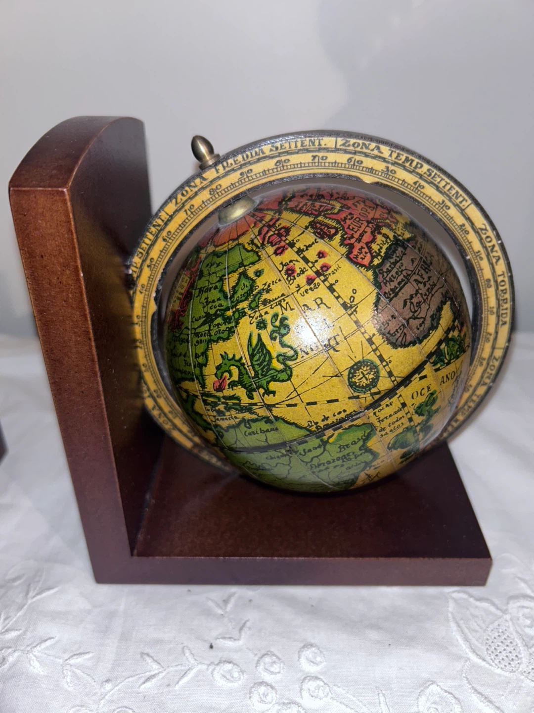 Pair of Globe Bookends - photo 2