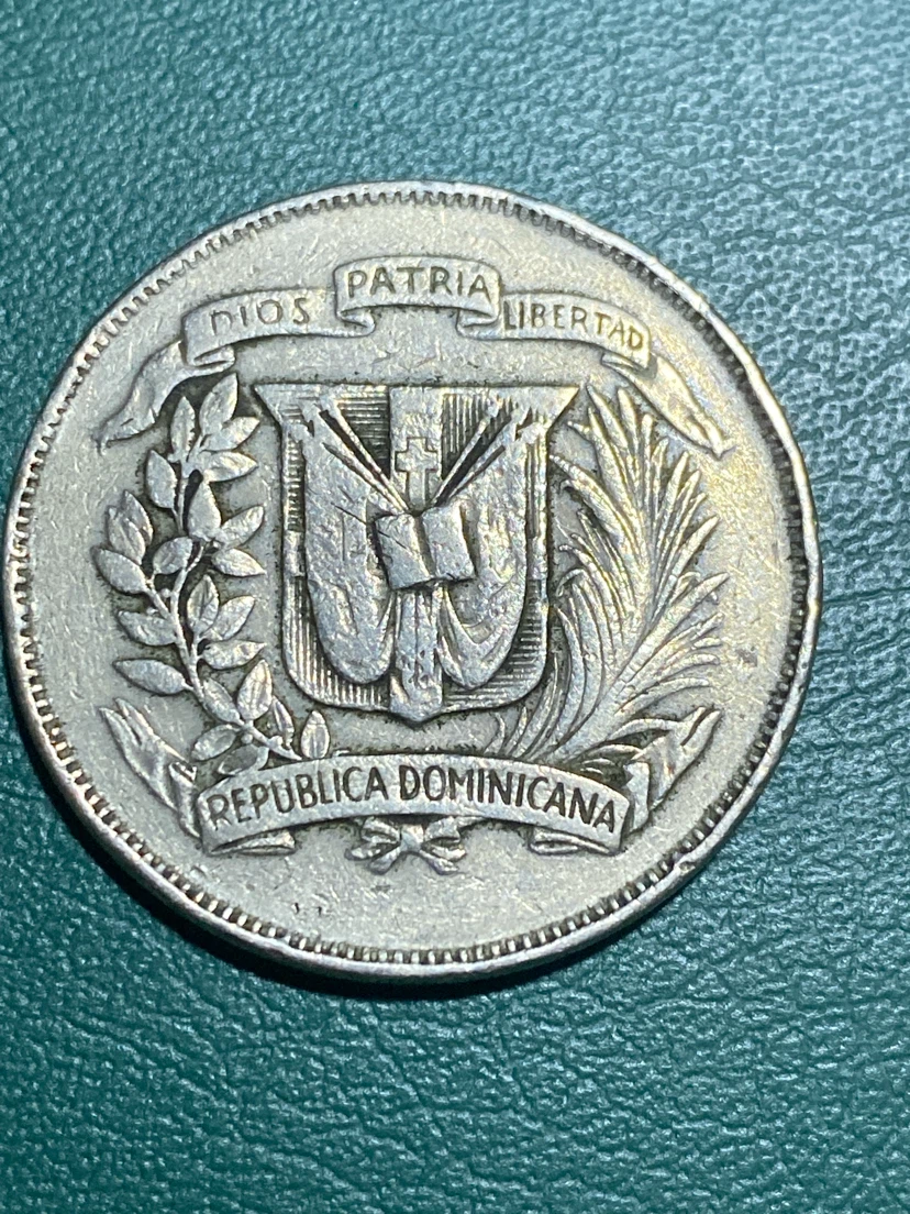1975 Dominican Republic Medio Peso Coin - photo 2
