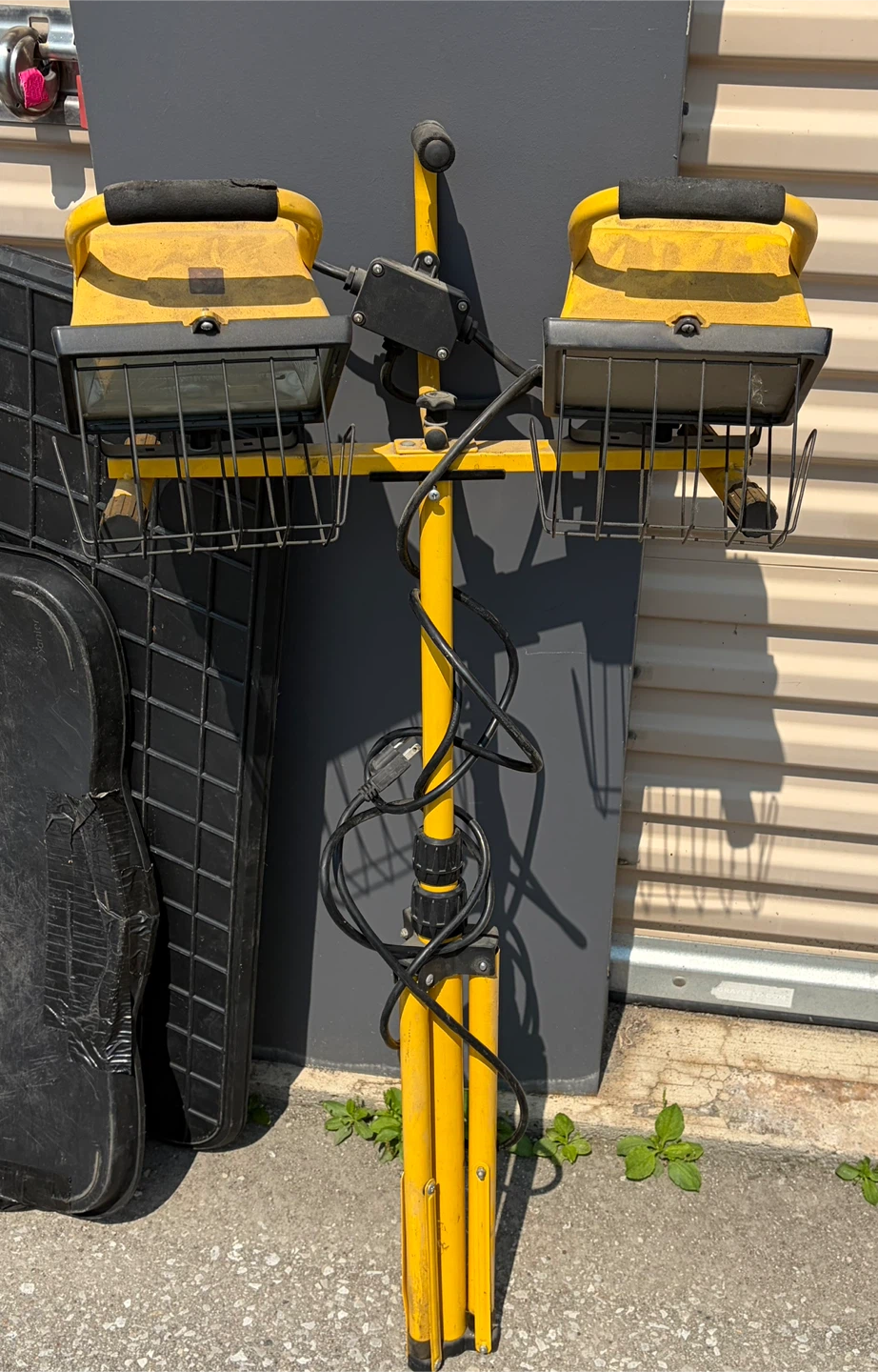 Yellow Twin Head Work Light with Tripod Stand