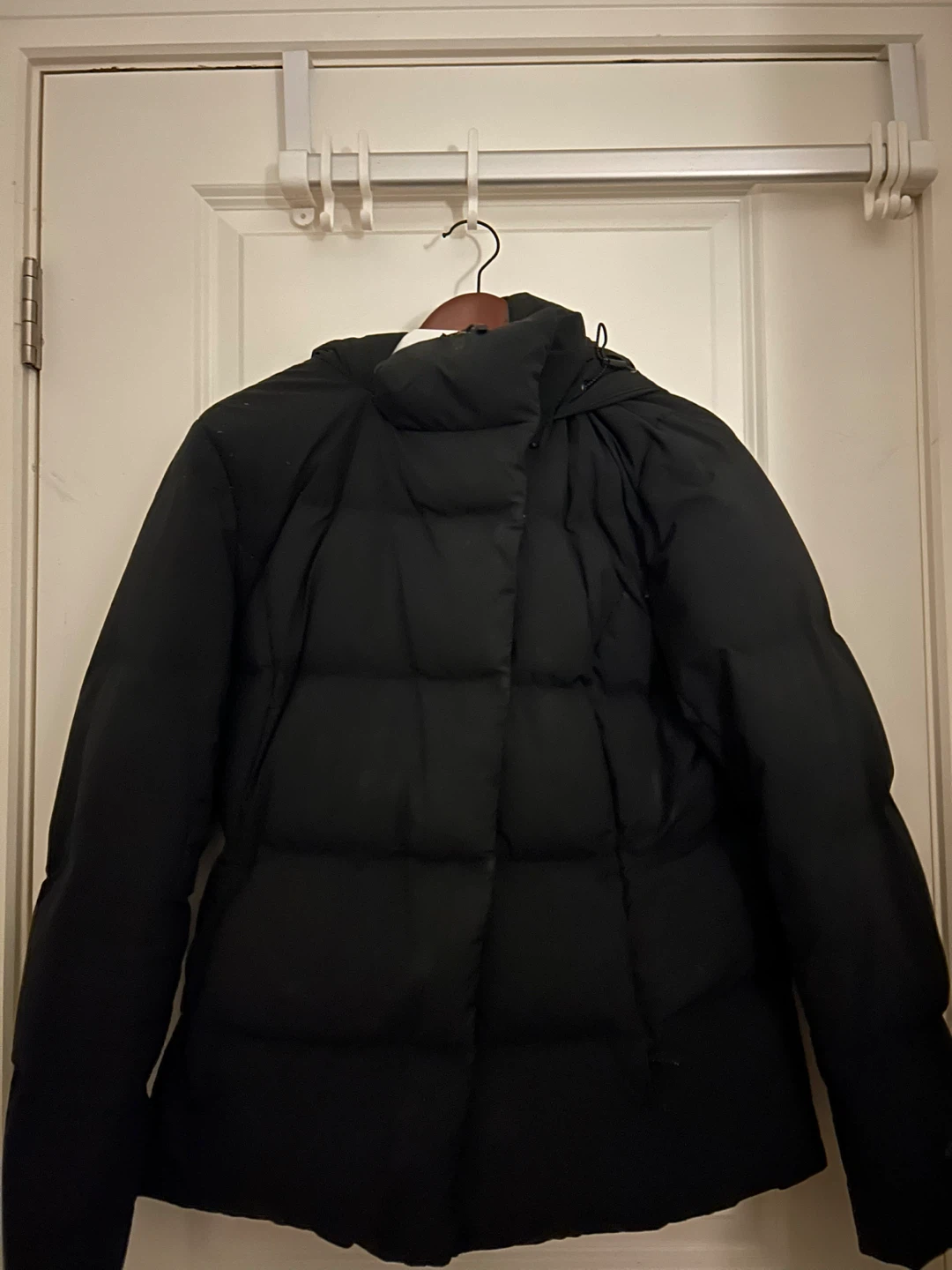 Eddie Bauer winter puffer jacket with hood and insulation.
