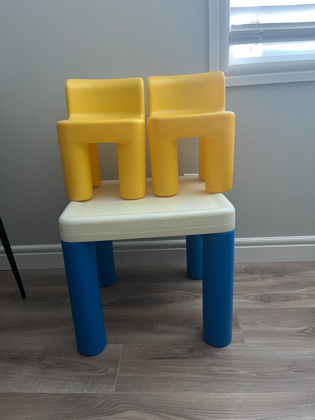 Kids Table and 2 Chairs Set - photo 2