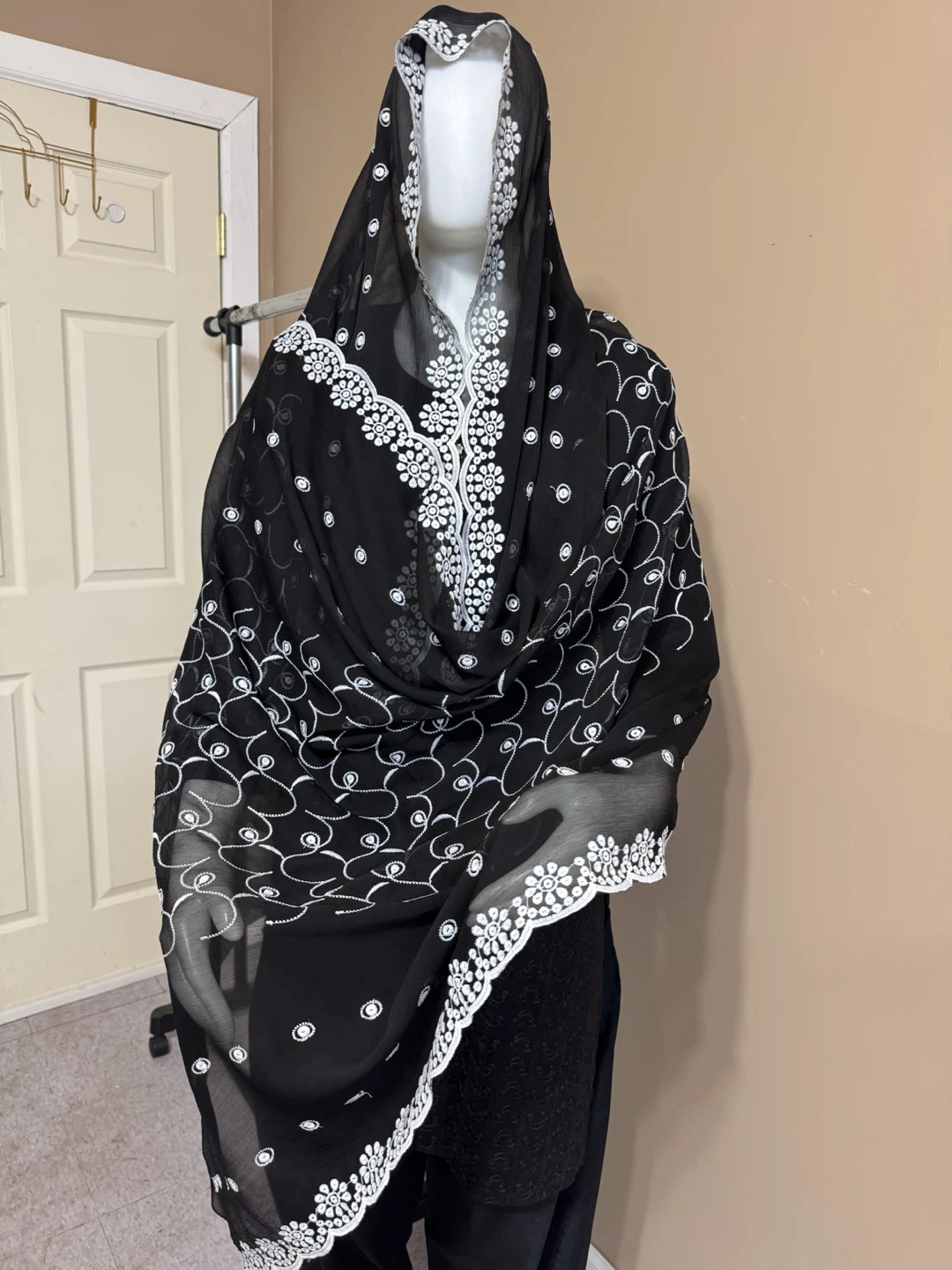 Chiffon embroidered duppata - photo 2