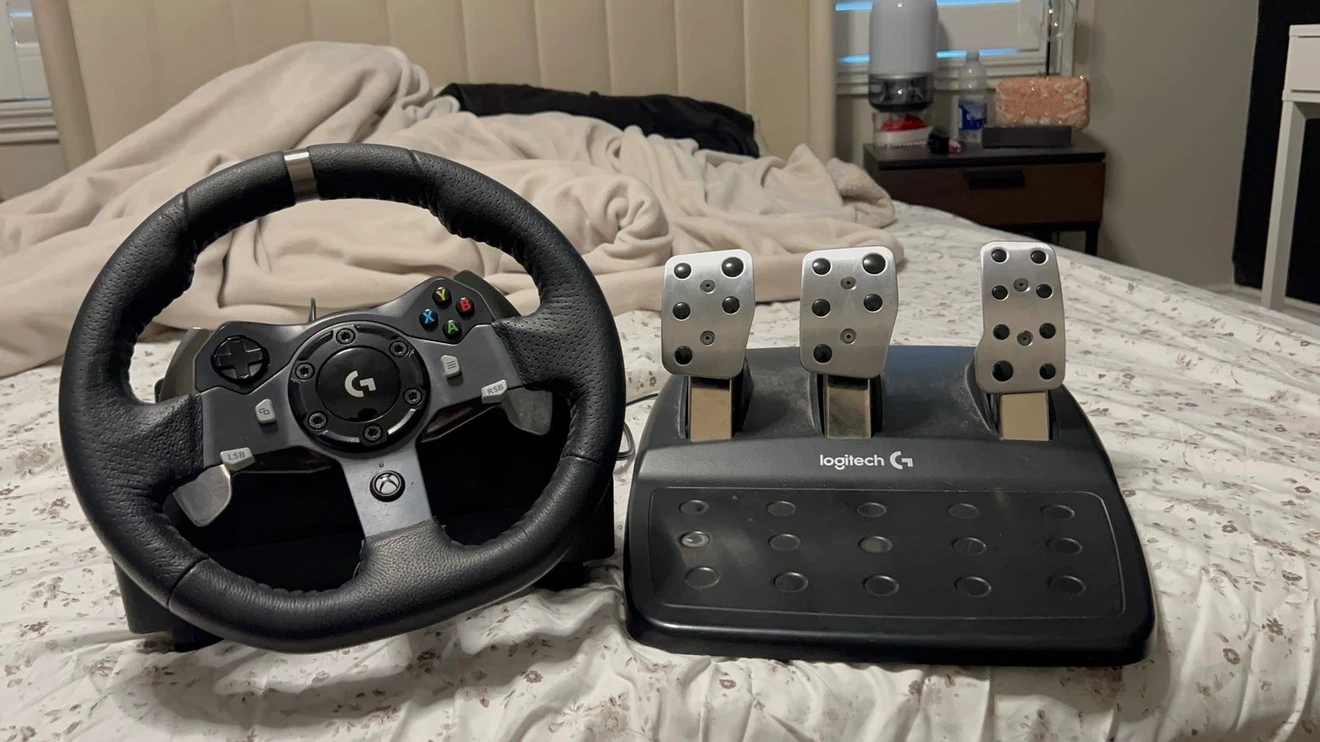 Selling Logitech G290 Steering Wheel
