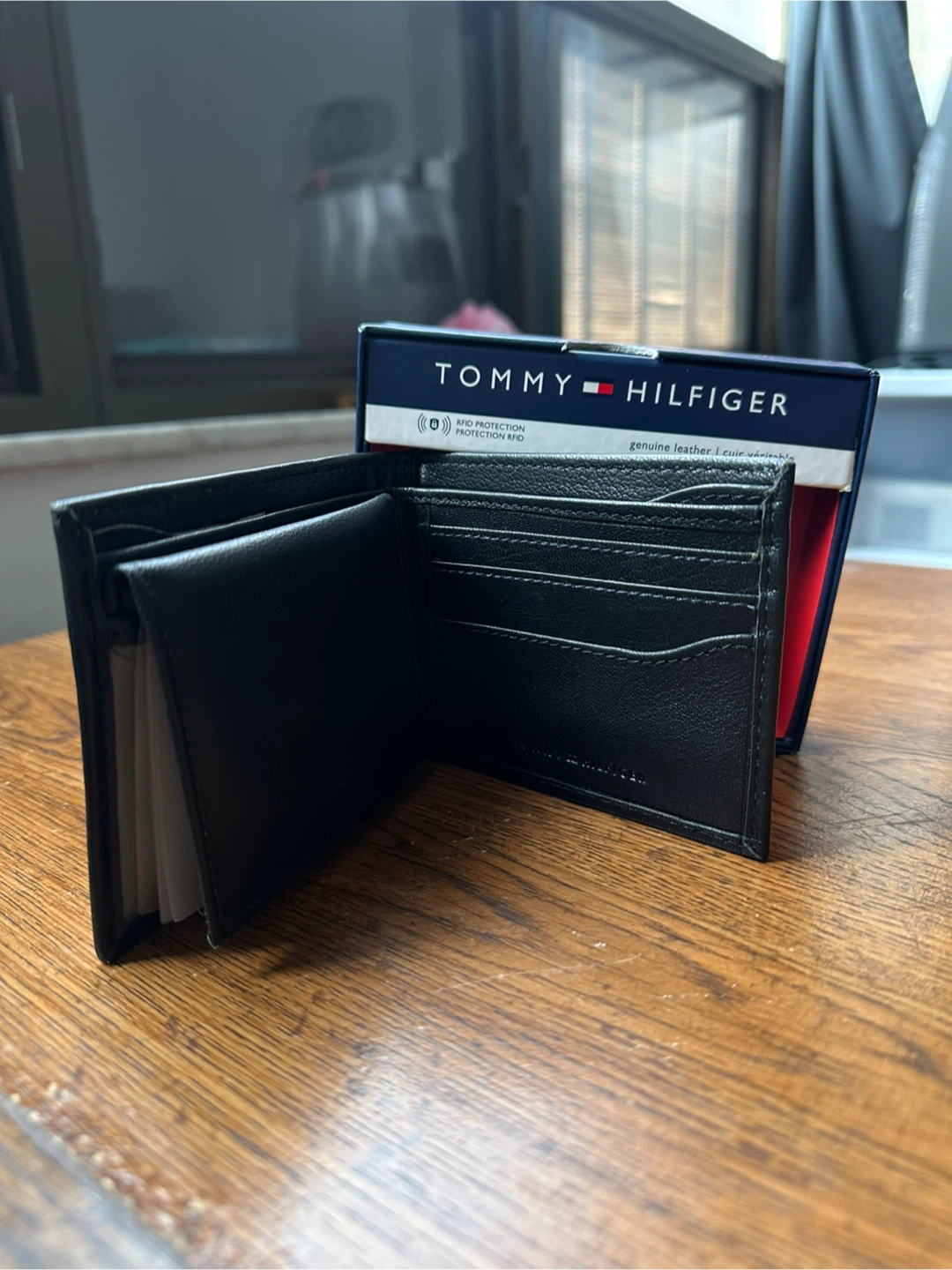 Tommy Hilfiger Black Leather Bifold Wallet with RFID Protection - photo 3