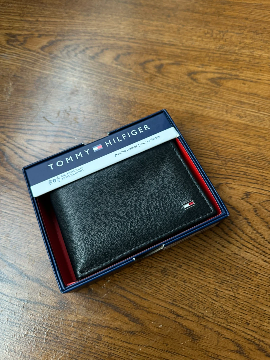 Tommy Hilfiger Black Leather Bifold Wallet with RFID Protection - photo 4