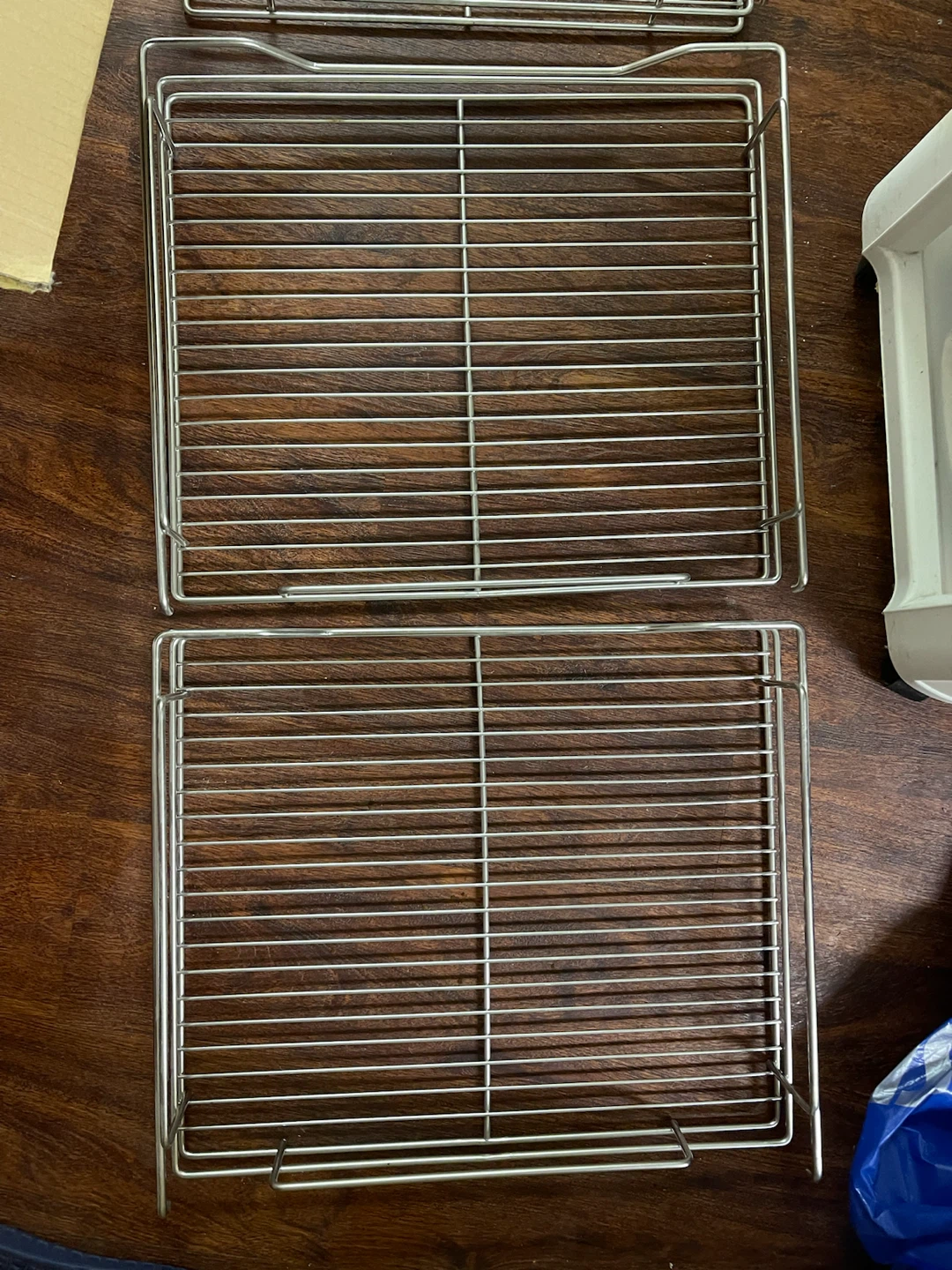 $40 for (set of 4 )Wire Racks - photo 2