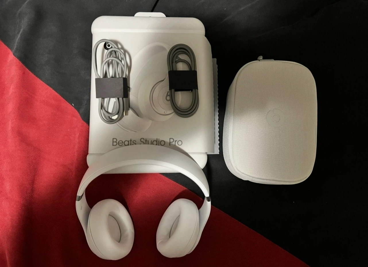 Beats Studio Pro Wireless Matte White 10/10 for $200