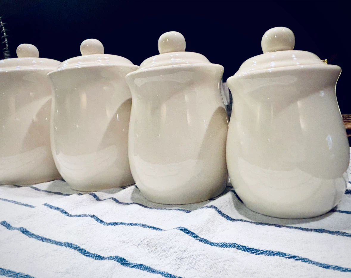 4 Vintage Style Off-White Ceramic Kitchen Canister Set with Lids - photo 2