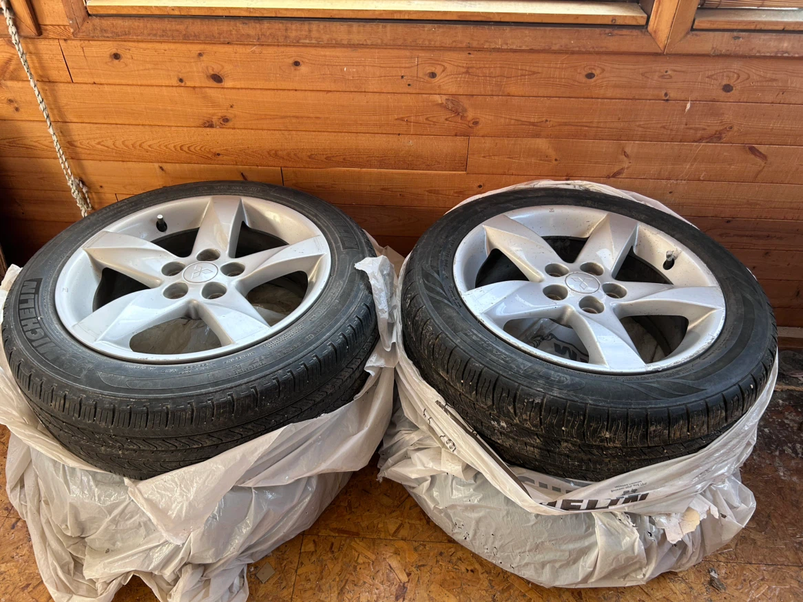 17” alloy rims with M+S tires