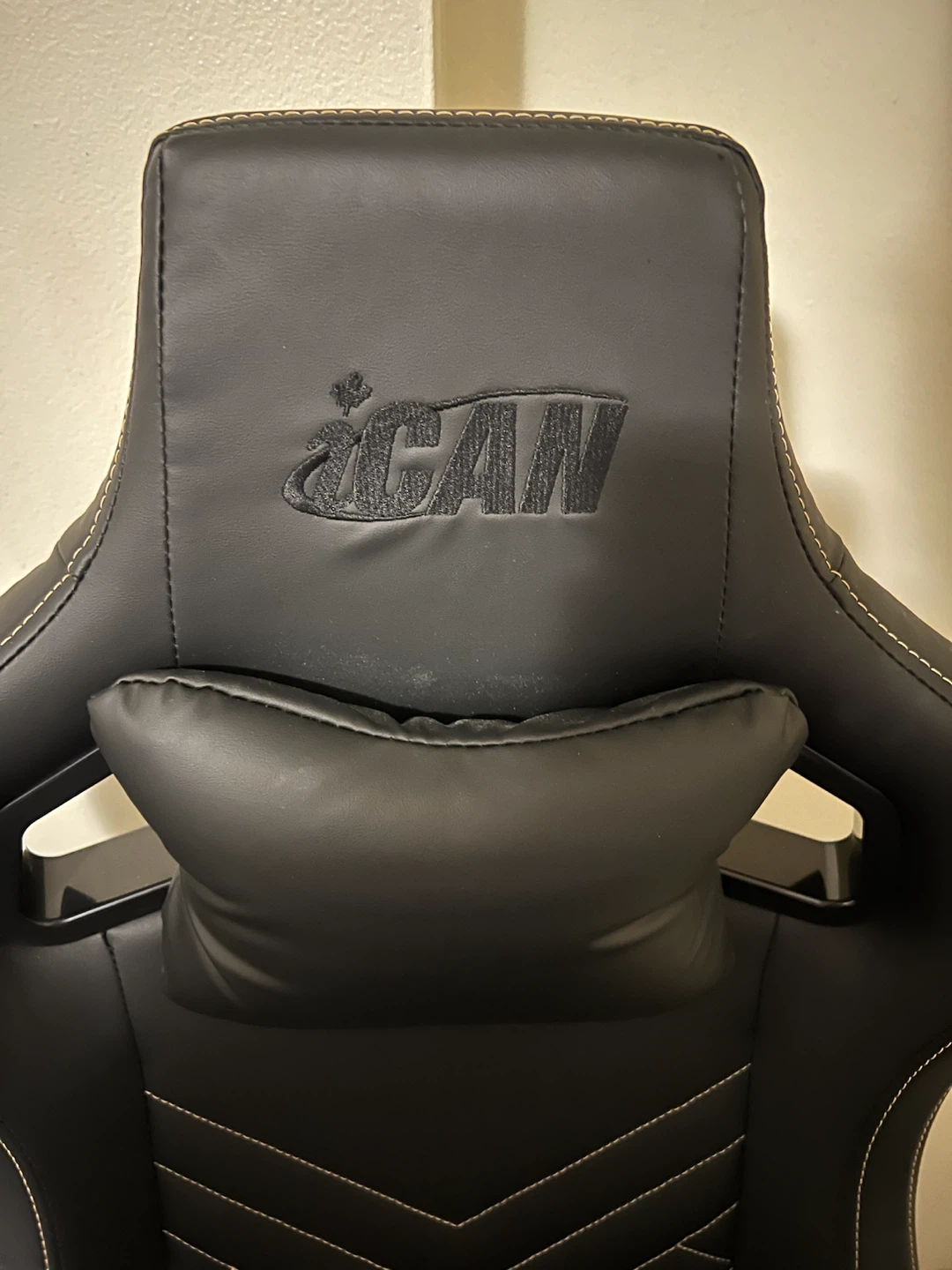 Gaming Chair iCan 97031 Used 10/10 for $200 Cash - photo 2