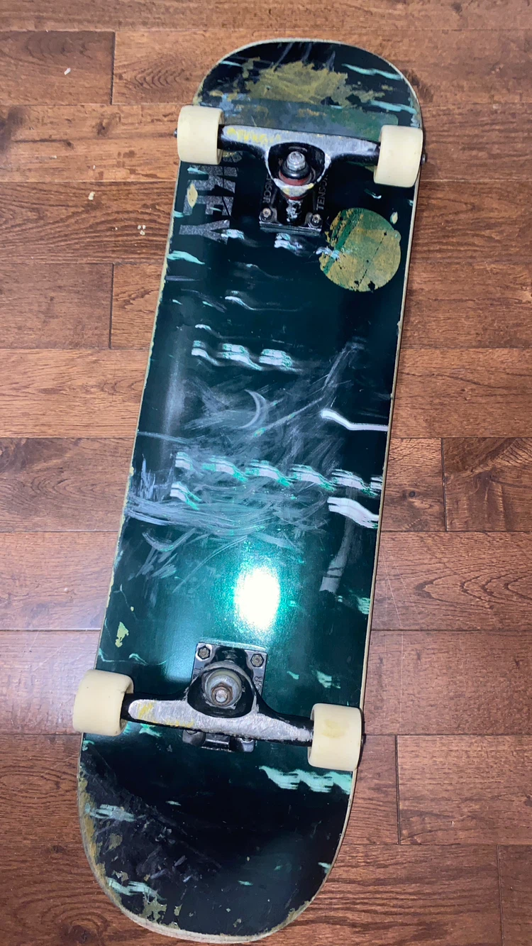 8.2” USED Hockey complete skateboard