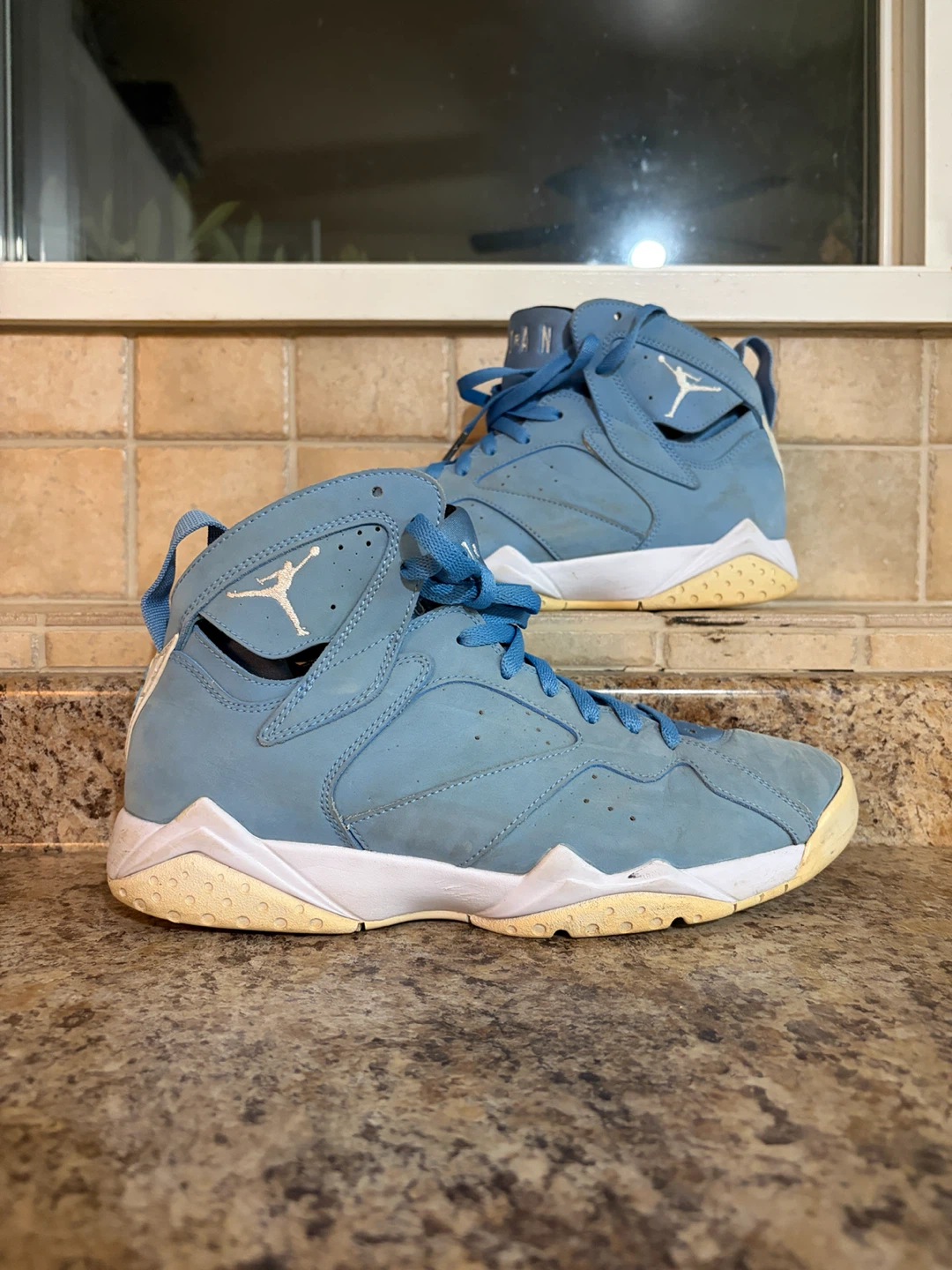 Air Jordan 7 Retro (BG) "University Blue" Sneakers
