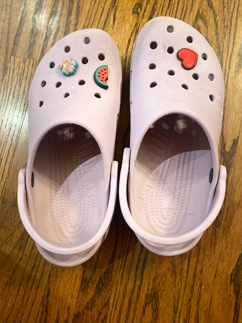 Crocs (womens size 8.5)