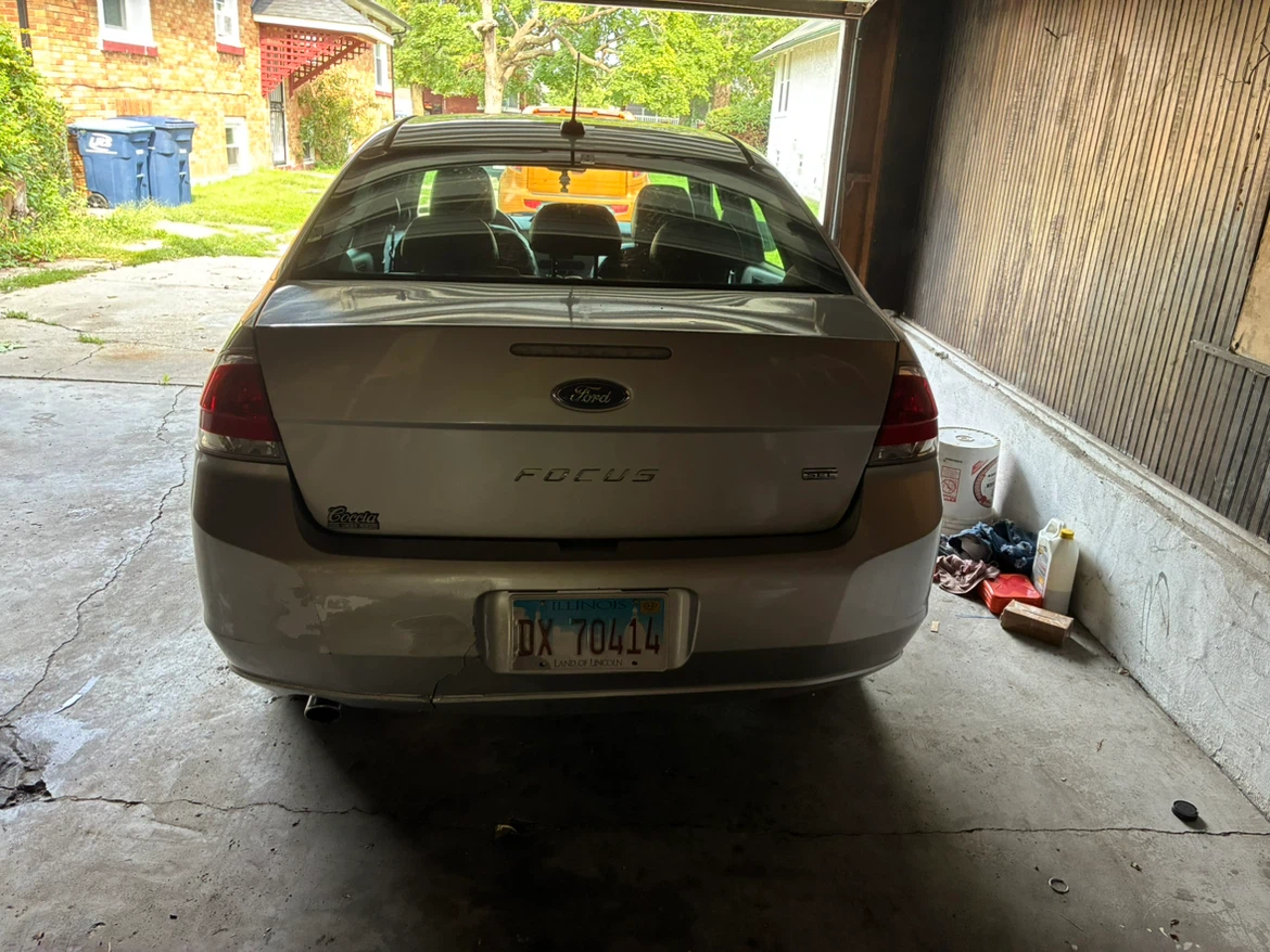 Silver Ford Focus Sedan - photo 5