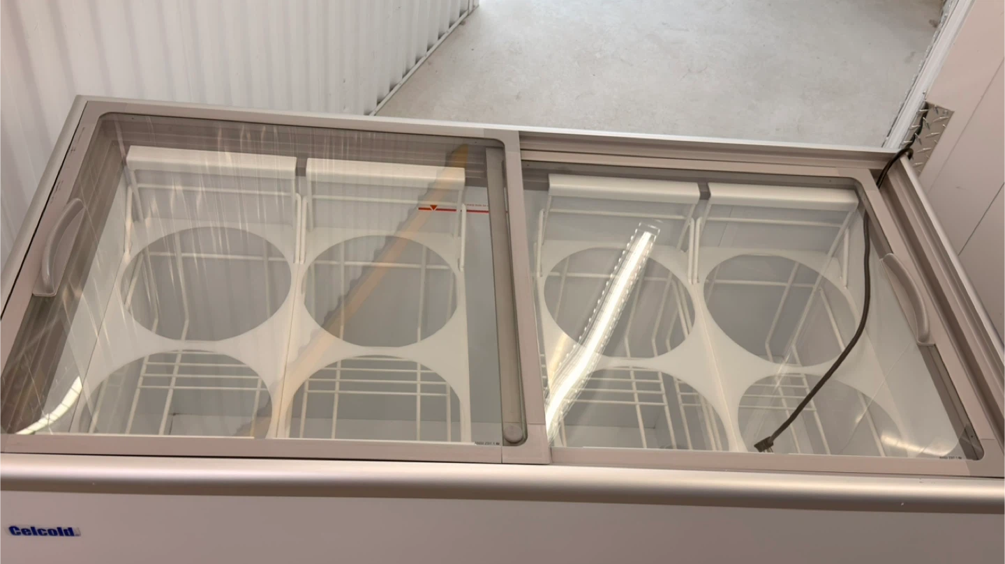Celcold Commercial Chest Freezer - photo 3