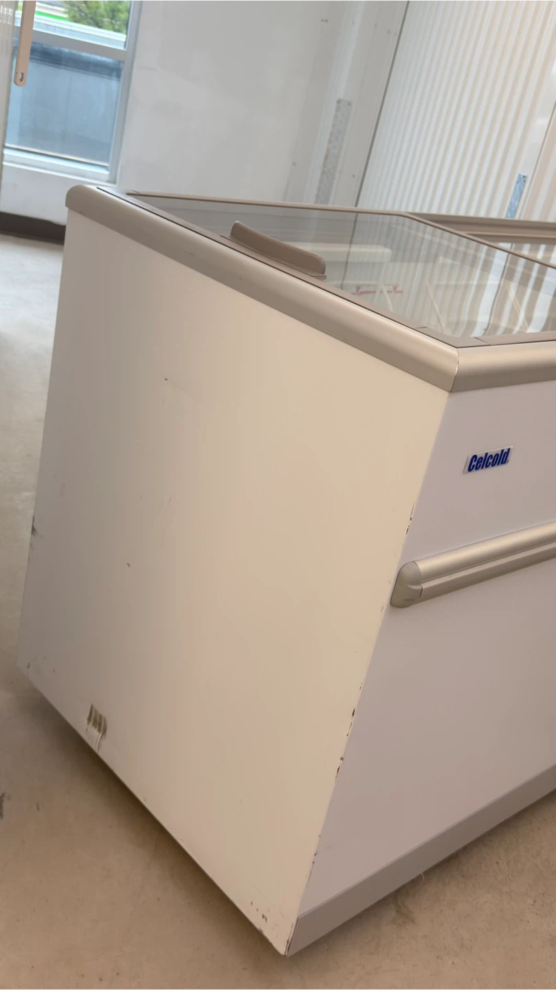 Celcold Commercial Chest Freezer - photo 2