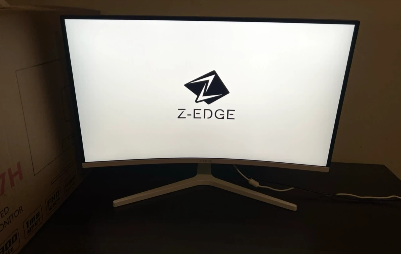 27” Curved Z Edge White Gaming Monitor 10/10 for $200 Cash