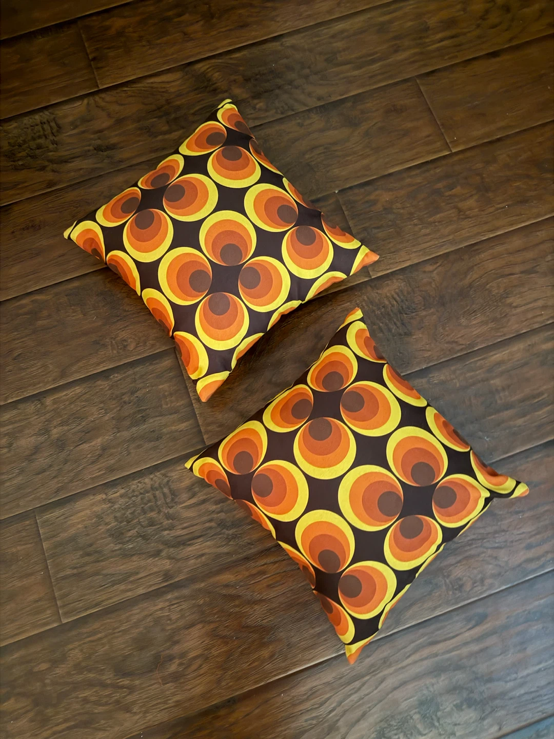 15” Retro Circle Pattern Throw Pillows - Set of 2
